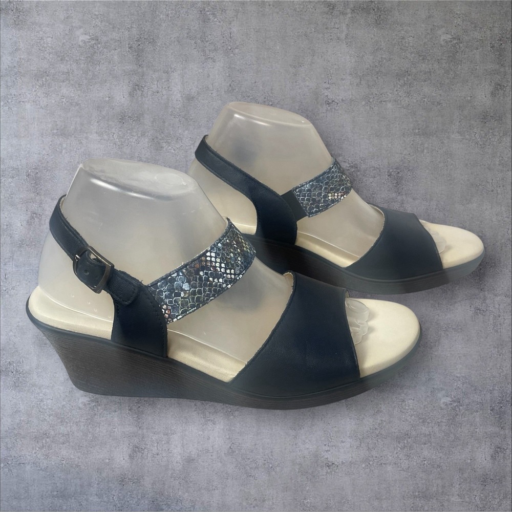 SAS Heather Quarter Strap Wedge Navy Snake Print Sandals Women  9.5 Slim Comfort